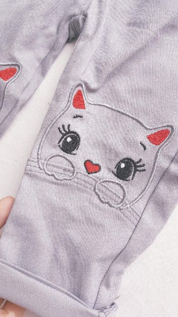 Quần bò bé gái thêu mèo