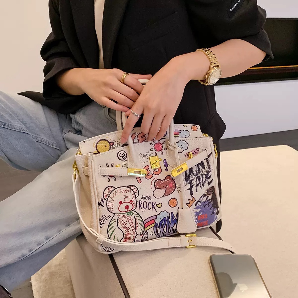 Túi xách thời trang hàng F1 size 20 mẫu mới Nobox/Túi xách siêu xinh hàng F1 mẫu hoạt hình da hạt không box size 20