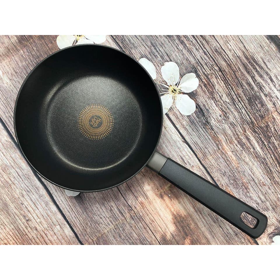 Chảo nhôm chống dính Hard &Light Black Lock&Lock LHL5203IH 20cm