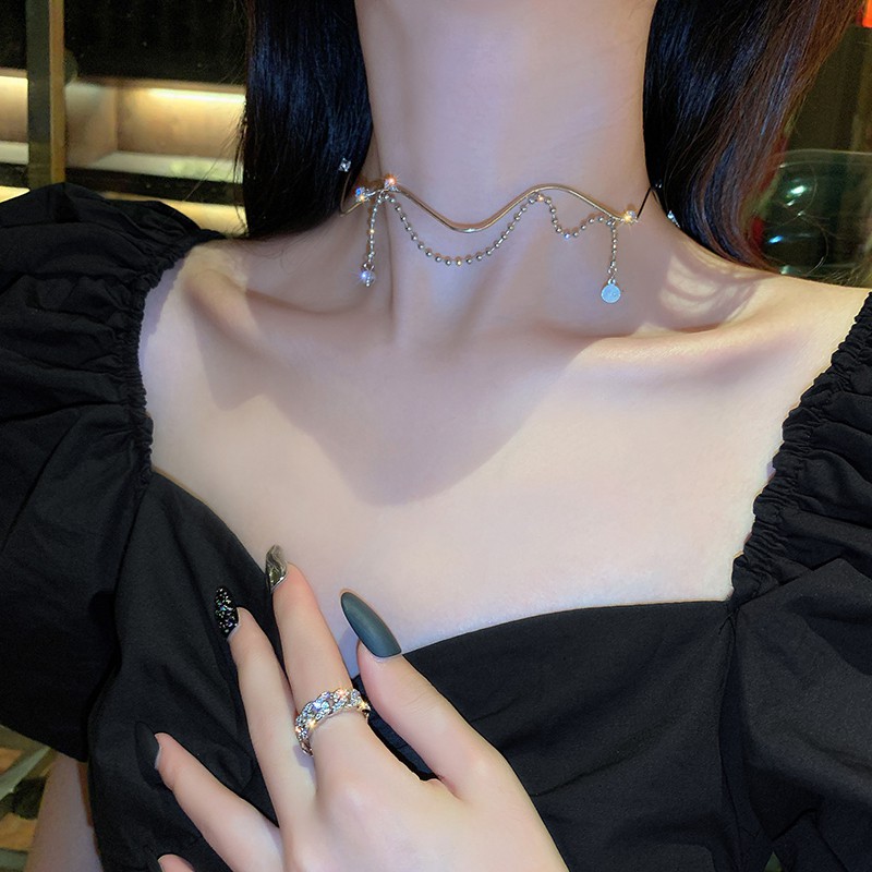 Vòng cổ chocker tua dài dình mặt thủy tinh trong suốt_M1560