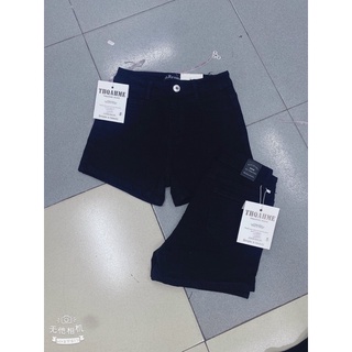 Quần short đen tuyền trắng tinh