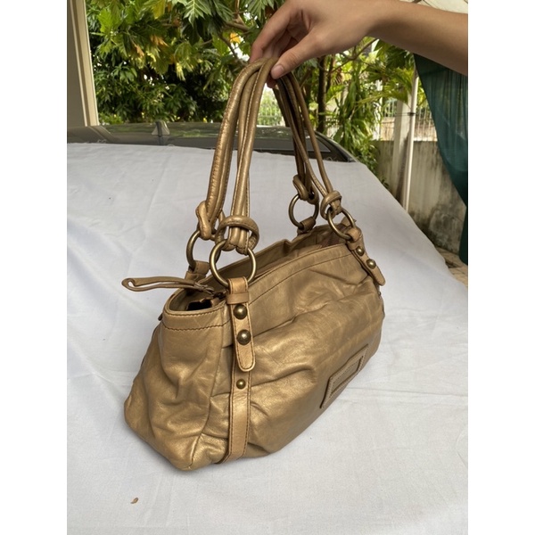 Túi chuẩn si. Túi qua sử dụng. khách vui lòng xem hình nếu muốn biết thêm thông tin sản phẩm mời khách vô chat. Thanks .