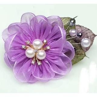 Hạt đá kiểu ở giữa trang trí