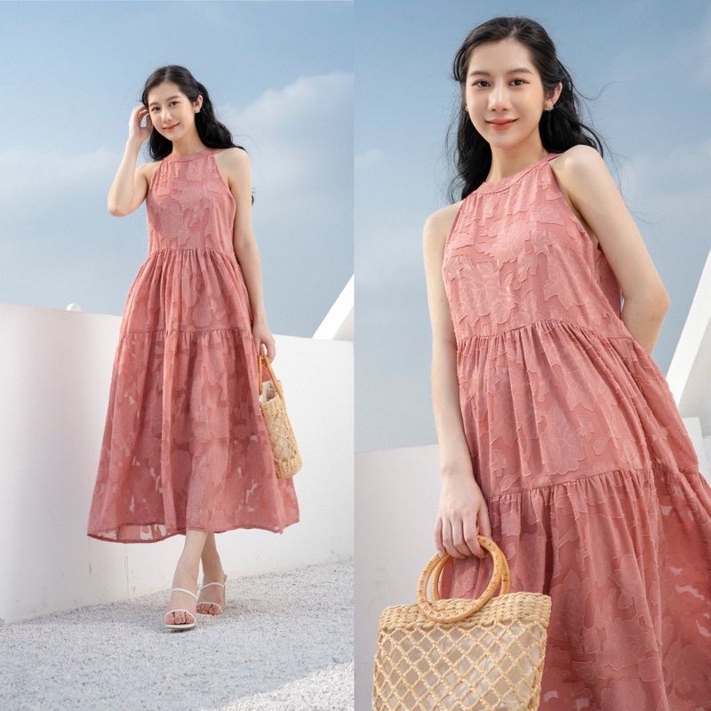 Đầm Maxi Cổ Yếm Vải Ren Hoa Viền Nổi Phom Suông Dài Váy Maxi Đi Biển Dáng Dài