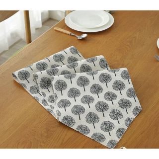 Khăn trải bàn dài tam giác khung cây xanh nhạt