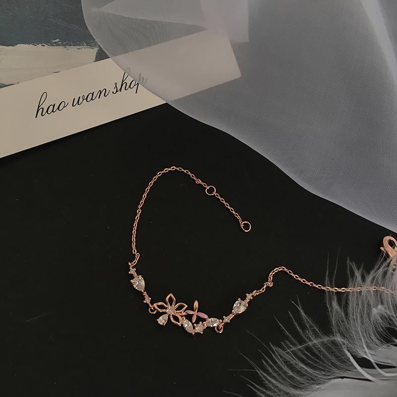 Vòng tay hoa và bướm phong cách Hàn Quốc cho nữ