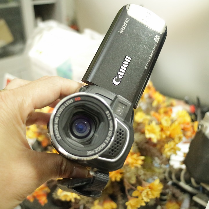 Máy quay phim Canon Vixa HF11