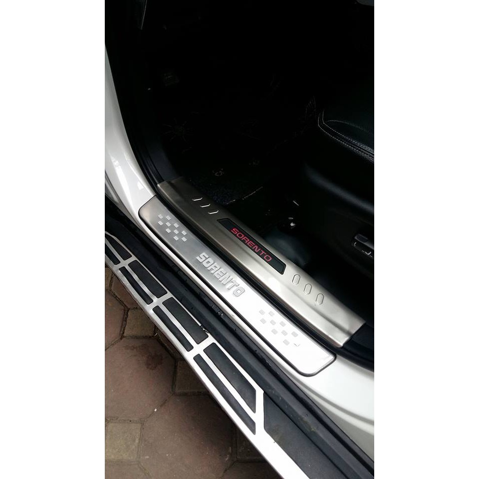 Ốp bậc cửa, nẹp bước chân trong xe Kia Sorento 2014-2020 Mẫu Inox cao cấp