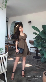 Váy kiểu cổ trái tim