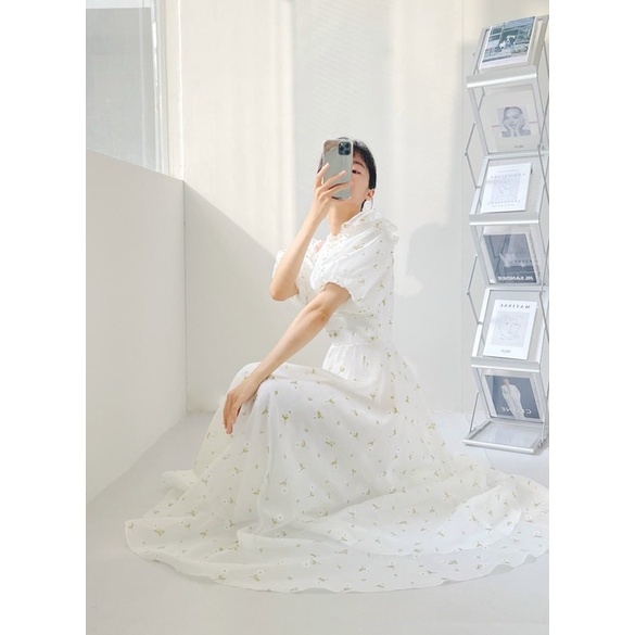 Đầm hoa cổ yếm tay phồng dáng dài