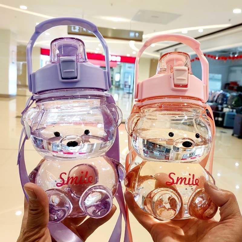 Bình nước hình con gấu dễ thương dung tích 1 lít có kèm dây đeo có tặng kèm sticker 2d và 3d