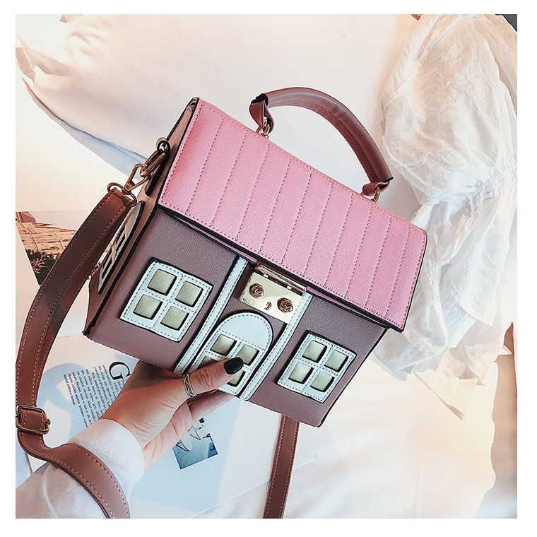 Túi xách đeo chéo hình ngôi nhà độc lạ