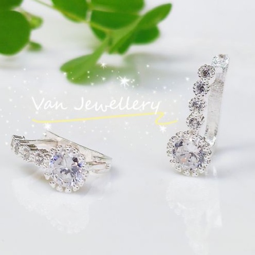Bông tai bạc nạm đá chân hoa ôm sát tai