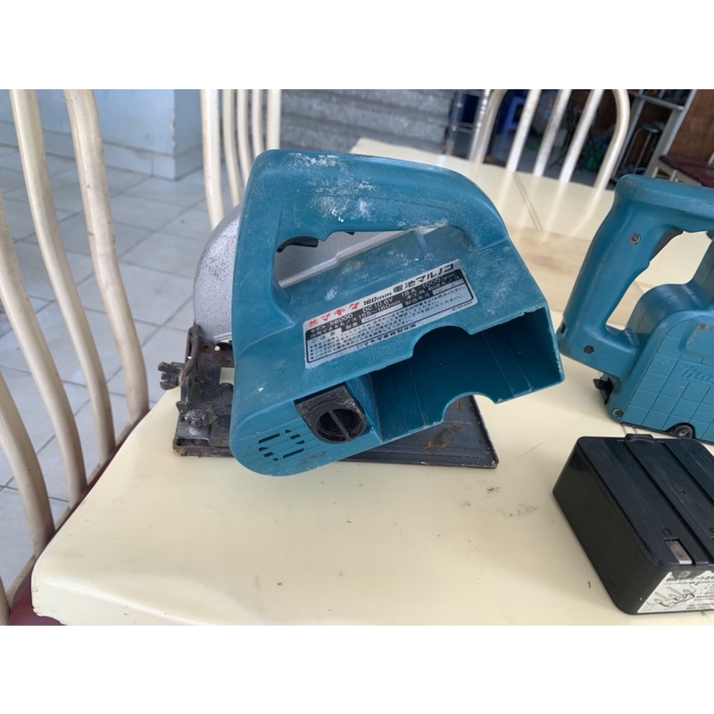 Bán cặp khoan bê tông và cắt makita 10.8v chưa lên pin.