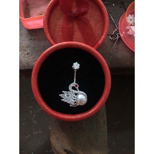 khuyên rốn bạc thiên nga