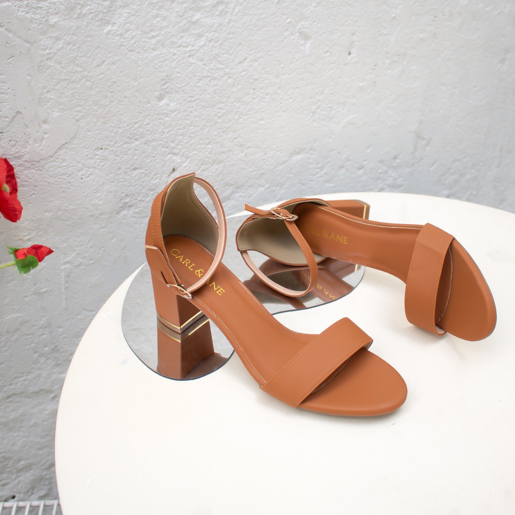 Carl & Ane - Giày sandal Carl & Ane 2022 cao gót mũi hở quai ngang cao 7cm màu bò _ CS008