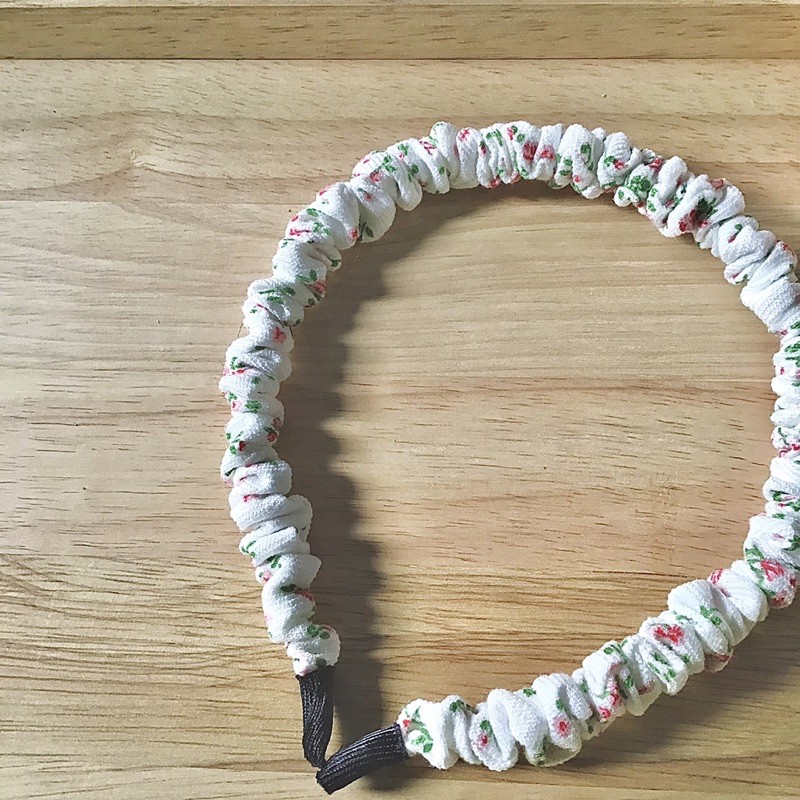 Scrunchies/ Cài tóc/ Buộc tóc hoa nhung tăm trắng