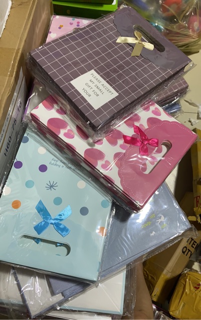 15 túi đựng quà có tay sách xịn sò đủ size