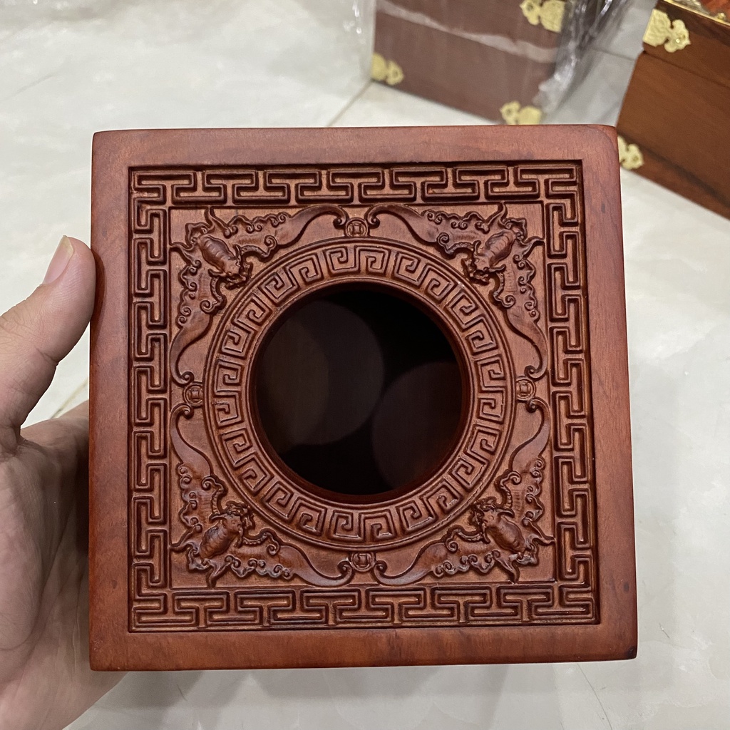 HỘP ĐỰNG GIẤY ĂN GỖ HƯƠNG KHỔ VUÔNG CHẠM TỨ RƠI