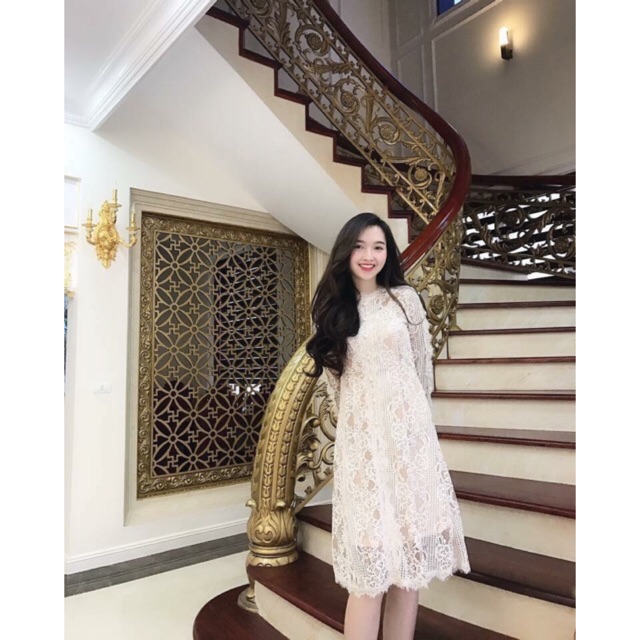Váy ren thần thánh