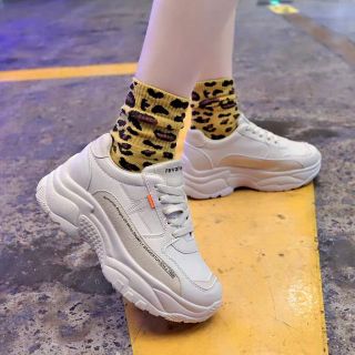 Giày thể thao nữ hot trend