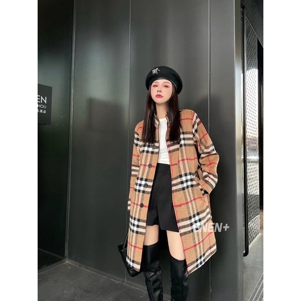 Áo khoác dạ dáng dài hai mặt một mặt trơn và hoạ tiết kẻ thương hiệu Burberry BBR cao cấp