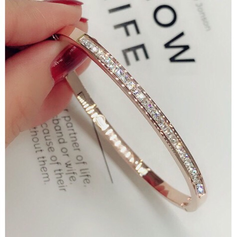 Vòng titan 1 hàng đá nửa vòng cam kết khôn đen không gỉ VD472