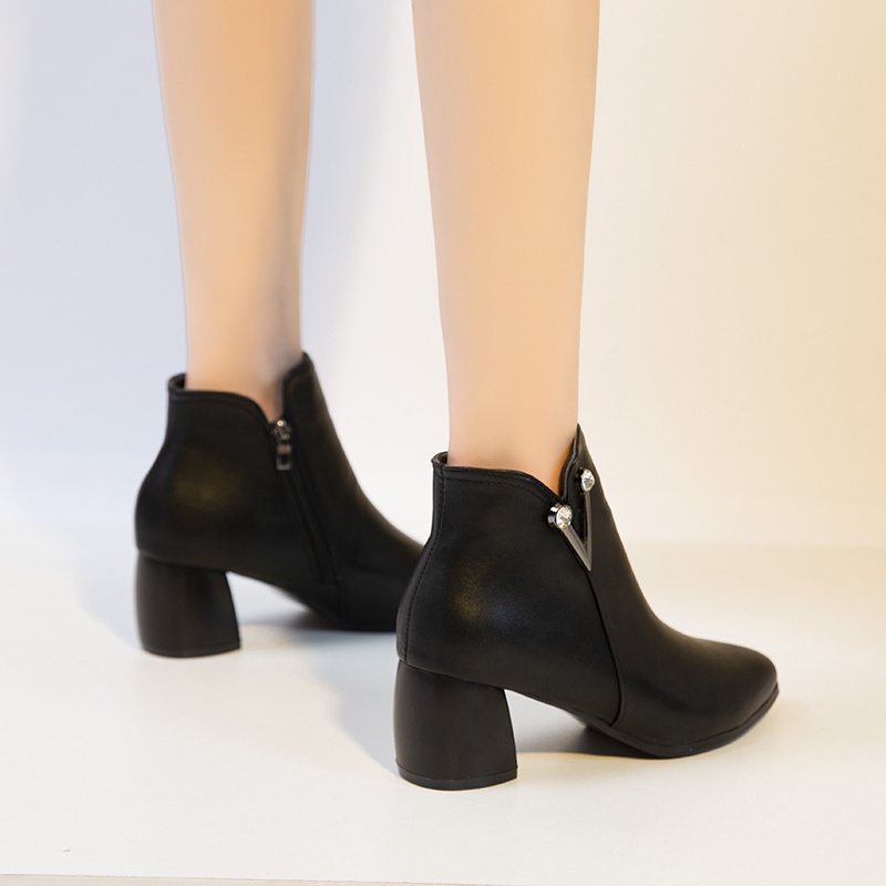 Giày bốt da màu trơn thời trang nữ tính năng động