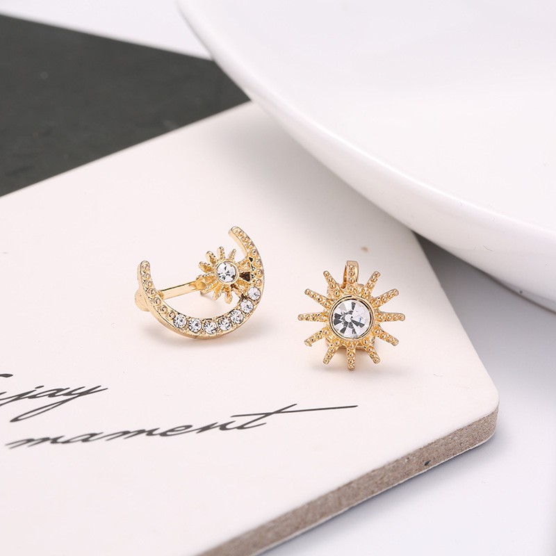 Khuyên tai kẹp không bấm lỗ chốt cố định K217 bằng nhựa hình mặt trăng đính đá dáng ngắn Leous Accessories