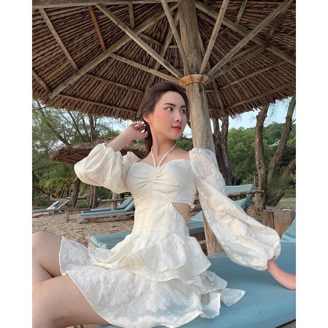 Đầm cut-out eo hở lưng lông vũ