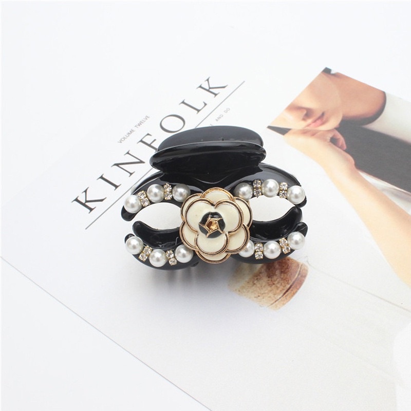 Kẹp tóc CHANEL hoa to đính hạt