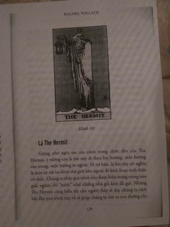 Khăn lông đen trải bài Tarot