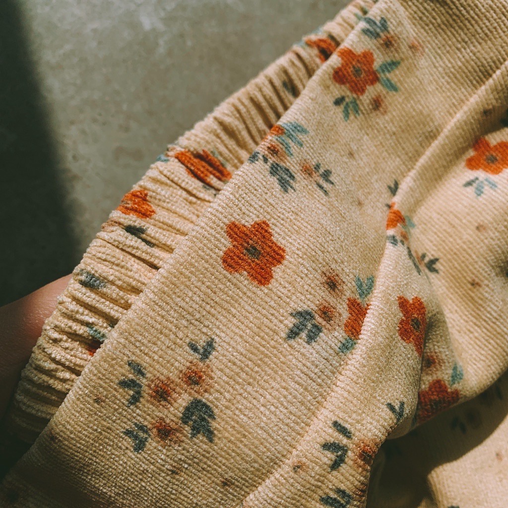 Cardigan len vintage x Chân váy hoa nhí - Dreamynt