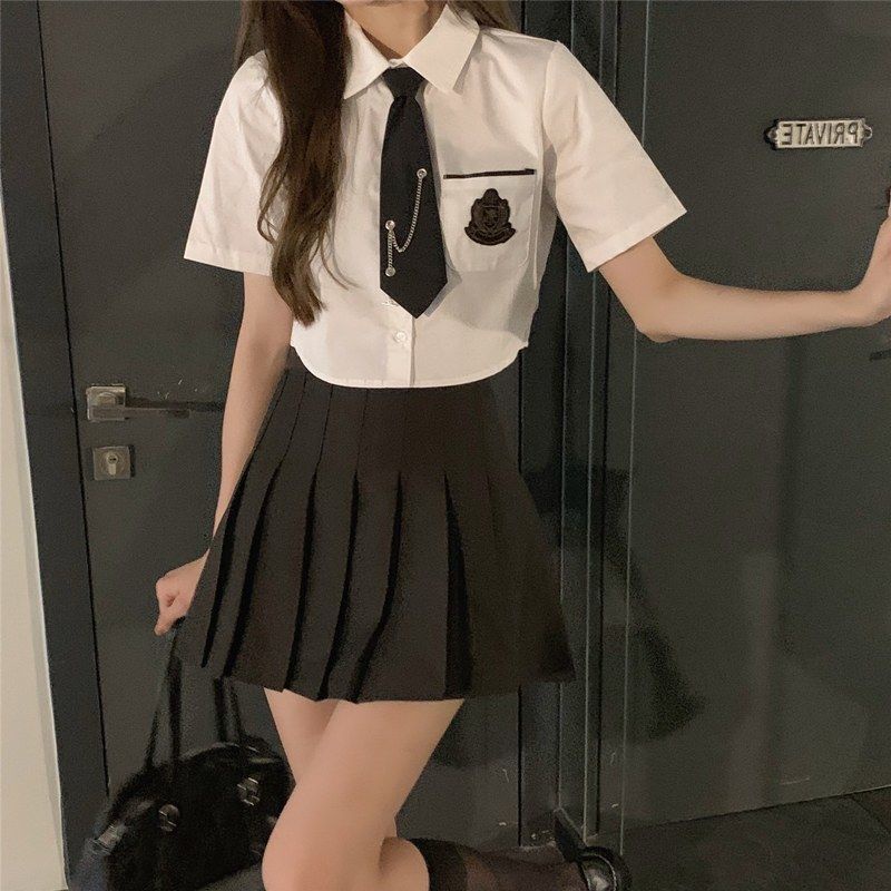 Set đồ COZOKC gồm áo sơ mi tay ngắn và chân váy xếp ly thời trang