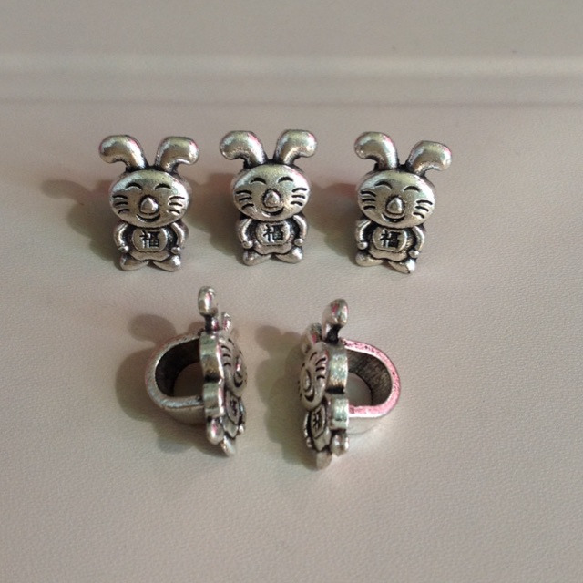Gói 5 Charm Thỏ hạnh phúc 1.4cm