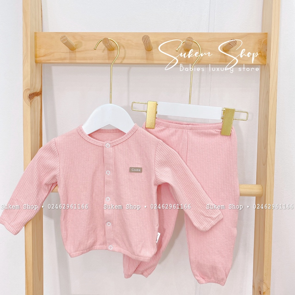 Bộ Dài Tay Cài Giữa Sơ Sinh Cookie Chất Len Tăm Ấm Áp