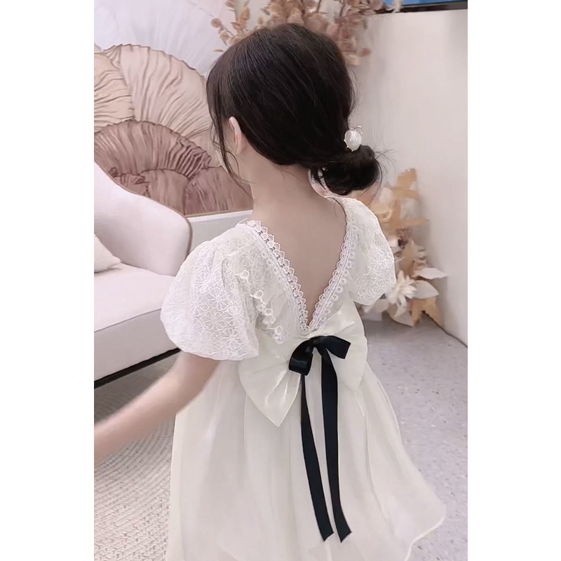 Đầm Công Chúa Cổ Yếm Phối Ren Màu Trắng Thời Trang Cho Bé Gái