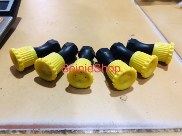 Béc phun nhựa 4 lỗ dùng cho máy bơm mini hoặc bình xịt điện