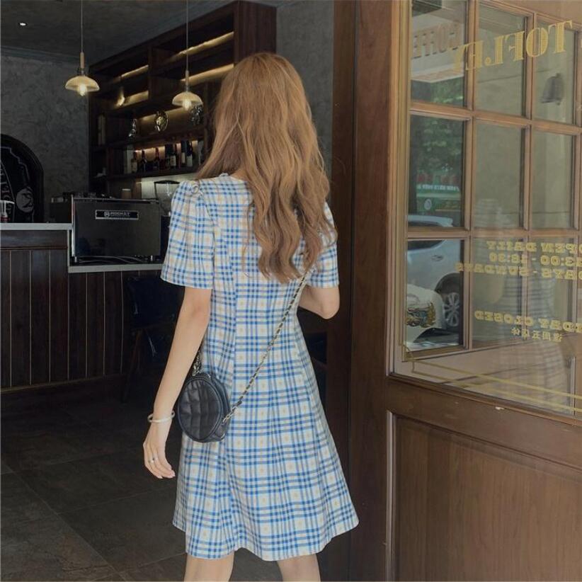 Đầm Midi Nữ Ngắn Tay Cổ Vuông Ca Rô Thời Trang