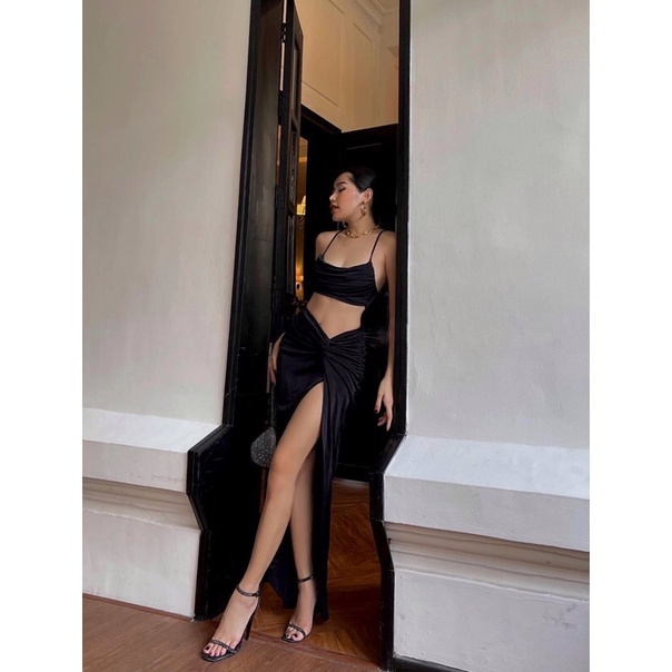 Set áo croptop nhũ 2 dây + Chân váy xẻ tà thiết kế