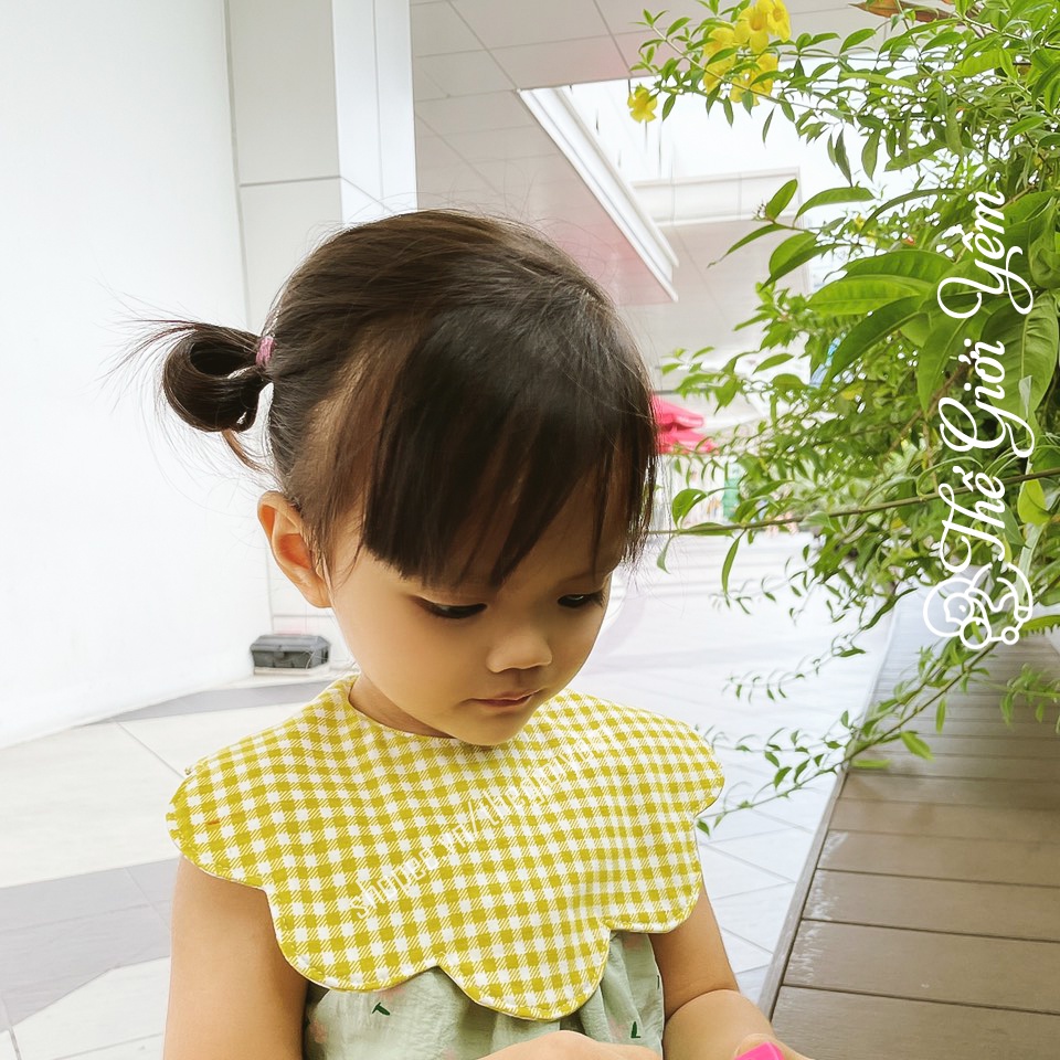 Yếm hoa cotton mềm mại xinh yêu cho bé gái