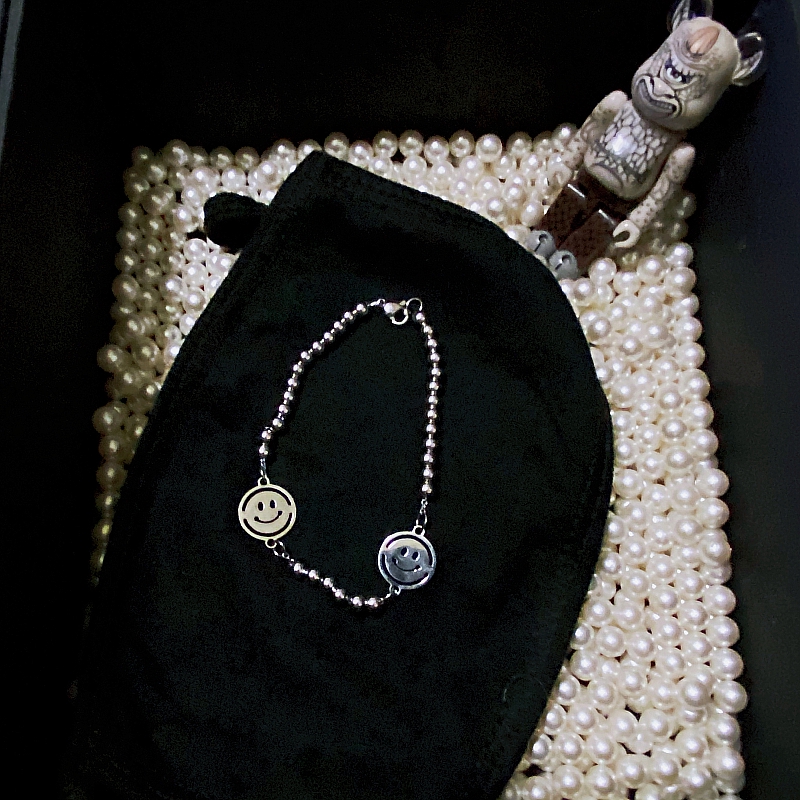 Vòng Tay Thép Titan Thiết Kế Mặt Cười Dễ Thương Cá Tính Dành Cho Nữ