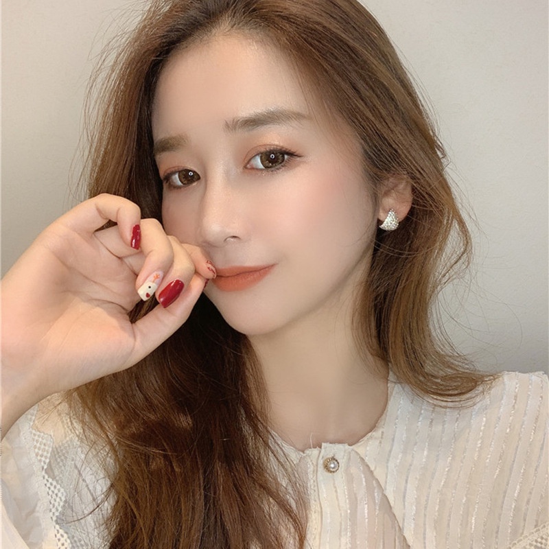 Bông tai vành đính đá lấp lánh quý bà đi tiệc