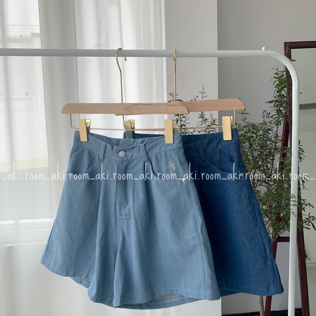 Quần shorts jean thêu ngựa cạp phẳng
