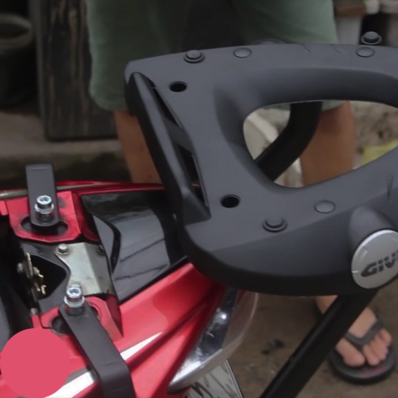 Baga Givi HRV Axelo 125 chính hãng cho xe chịu lực cao bao gồm đế gắn thùng