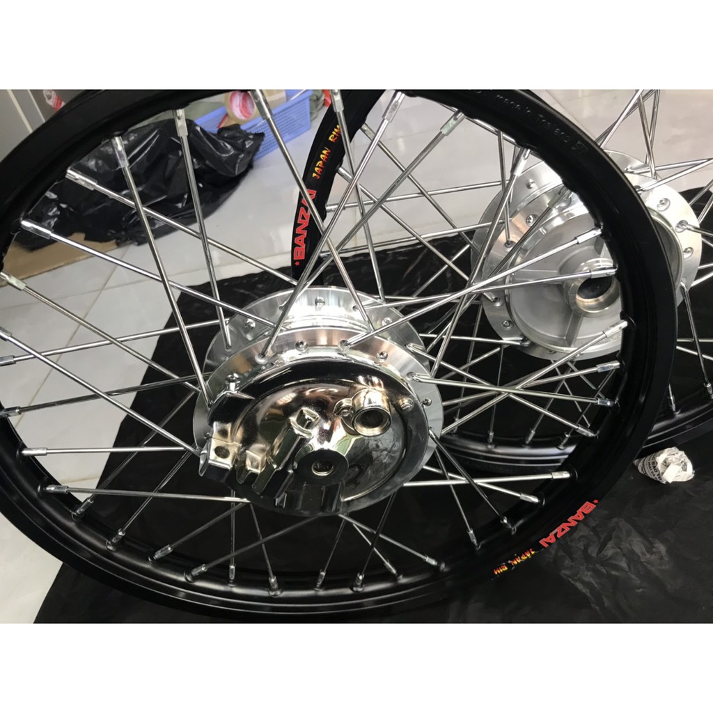 Bộ bánh đùm crom . căm crom osaki loại 1 và niềng nhôm banza thái lan màu đen kèm má crom dành cho wave và dream gắn như