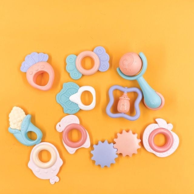 Bộ Đồ Chơi Gặm Nướu Xúc Xắc Cho Bé Sơ Sinh Lục Lạc Cầm Tay Baby Rattle An Toàn Cho Bé.