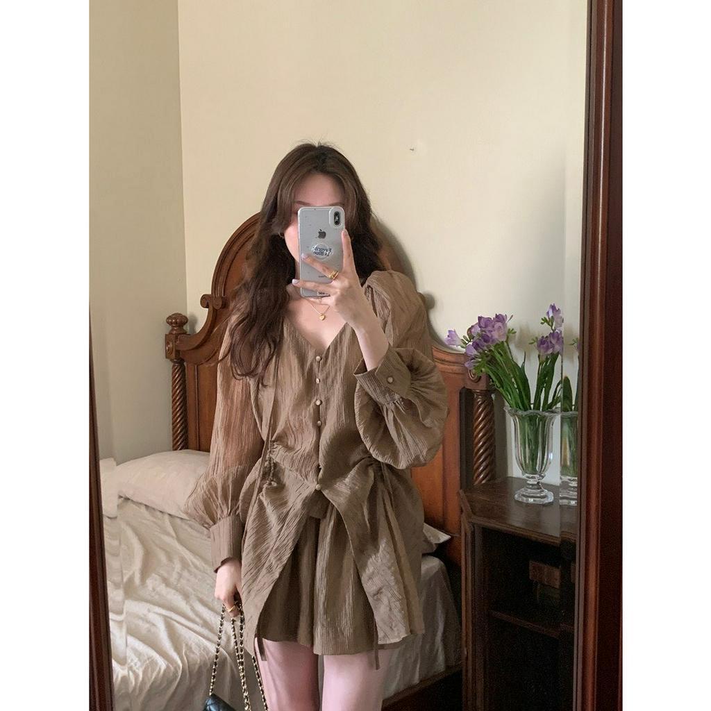 Set bộ đi chơi 3 món áo sơ mi cúc bọc rút eo kèm quần sooc và áo 2 dây