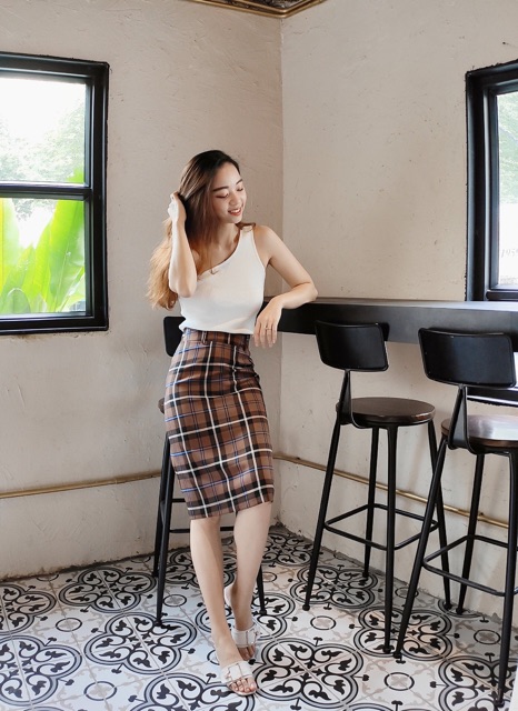 [Mã FASHIONMALLT4 giảm 15% đơn 150k] Váy bút chì caro nâu AfterBefore | BigBuy360 - bigbuy360.vn