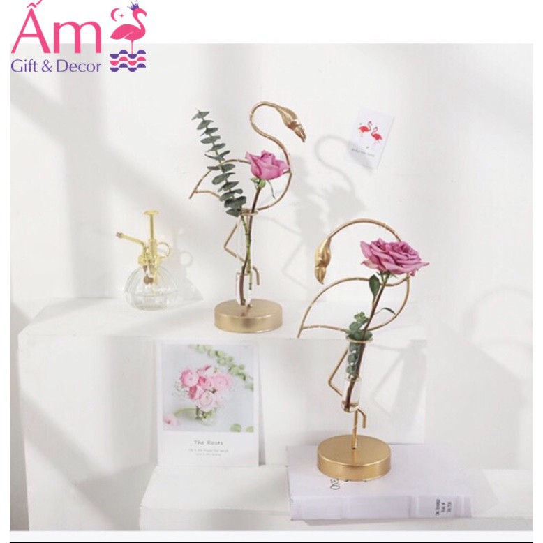 Bình Hoa Con Hạc Ấm Gift &amp; Decor Kim Loại Vàng Có Đèn Led ( Dùng Pin) Kích Cỡ 10 x 35cm